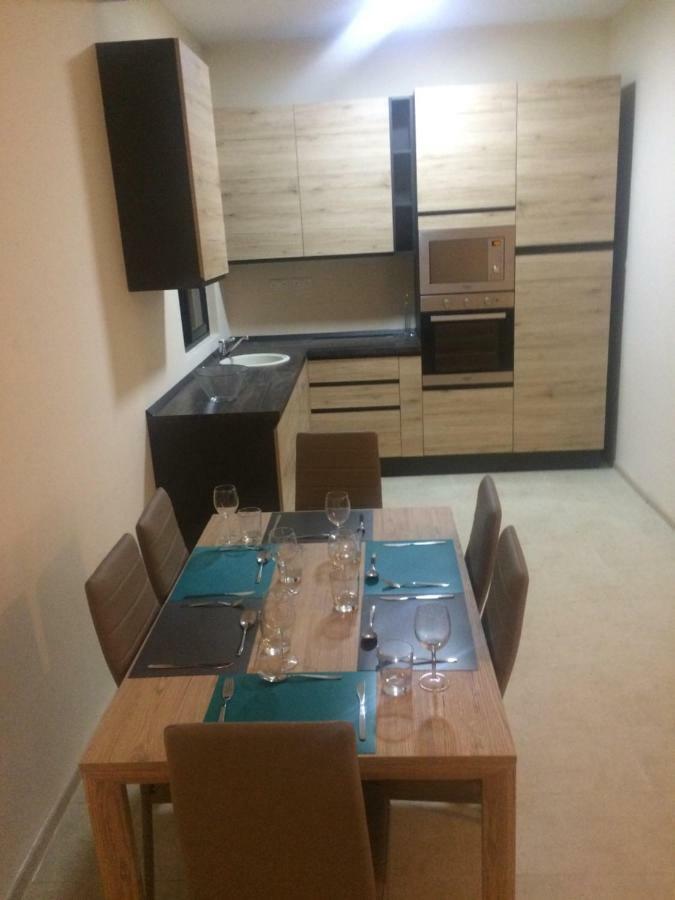 Higlander Apartments Mellieha Bagian luar foto
